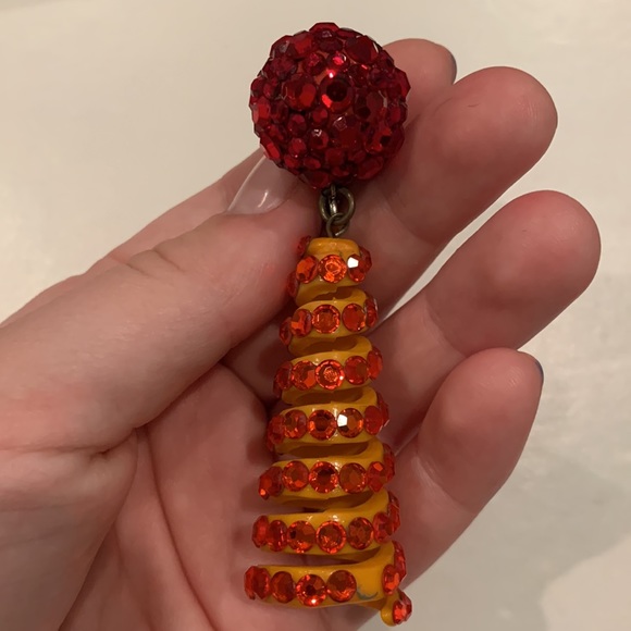 🌀Vintage🌀 Rhinestoned Spiral Clip On Earrings - Picture 4 of 7